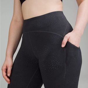 NWT Lululemon Power thru HR Tight 25” size 2